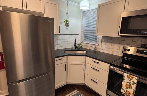 Lee's Summit Casa | Beautifully remodeled historic home steps away from downtown Lee's Summit, MO