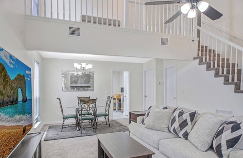 East Arlington Casa | Beautifully Remodeled Lakefront Townhome