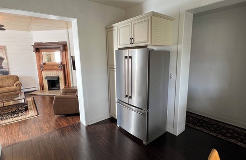 Lake Geneva Apartamento | Beautifully remodeled apartment located a short 2 blocks from Geneva Lake!