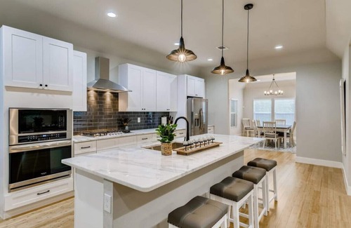 Tobin Hill Casa | Beautifully Remodeled 4 BDRM / Mins to Pearl, River Walk, DT / Walk to Bars!