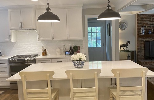 Raleigh Casa | Beautifully remodeled 3BR Home in Raleigh's North Hills Dining &Shopping area