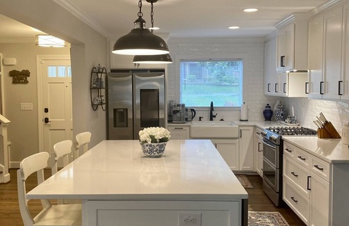 Raleigh Casa | Beautifully remodeled 3BR Home in Raleigh's North Hills Dining &Shopping area