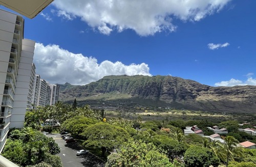 Makaha Condominio | Beautifully Remodeled studio Makaha Valley Towers