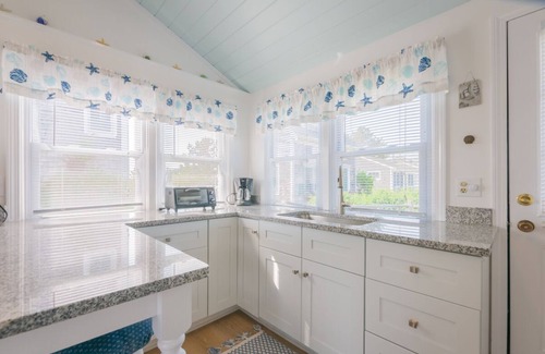 East Sandwich Cabaña | Beautifully Renovated Marsh Front Cottage