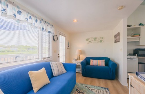 East Sandwich Cabaña | Beautifully Renovated Marsh Front Cottage