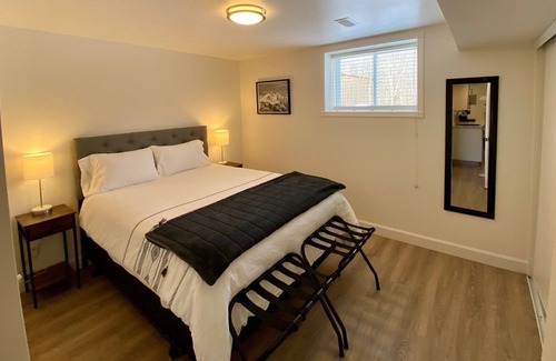 Collingwood Casa | Beautifully renovated Suite in Collingwood!