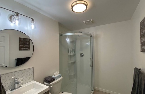 Collingwood Casa | Beautifully renovated Suite in Collingwood!