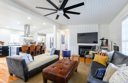 Folly Beach Casa | So Fresh ~ So Clean ~ Jangada Breeze ~ ¡Recientemente renovado y que admite mascotas! ~ ¡Equipo de alquiler de crédito de $ 200 gratis!