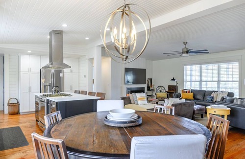 Folly Beach Casa | So Fresh ~ So Clean ~ Jangada Breeze ~ ¡Recientemente renovado y que admite mascotas! ~ ¡Equipo de alquiler de crédito de $ 200 gratis!