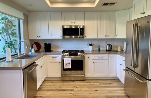 Palm Desert Condominio | Bellamente renovado 2/2 en Monterey CC con vistas a la montaña