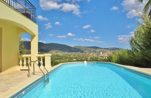 Draguignan Casa | Beautifully renovated Mediterranean house with a perfect view and pool
