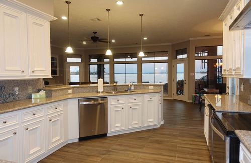 Walden on Lake Conroe Casa | Bellamente remodelado casa de vacaciones frente al lago
