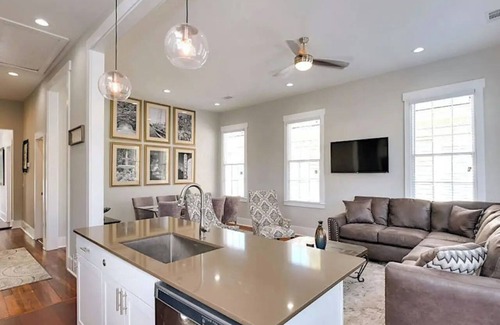 Historic Downtown Savannah Casa | Beautifully Renovated 5 bedroom 5 bath