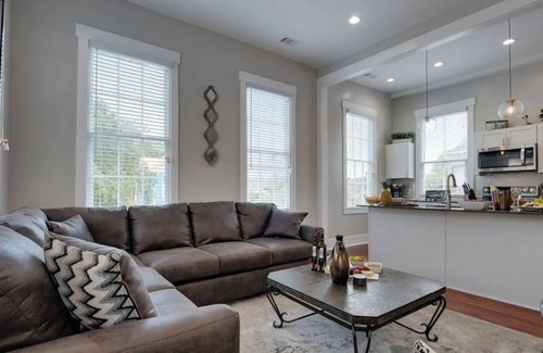 Historic Downtown Savannah Casa | Beautifully Renovated 5 bedroom 5 bath