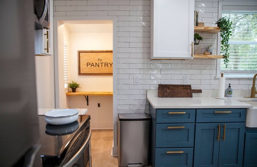 Pendleton King Casa | Beautifully Renovated and Decorated Home in Great Neighborhood