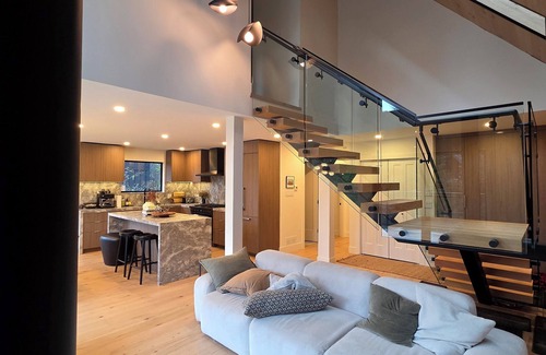 Whistler Creekside Casa | Beautifully Renovated & Fully Furnished 5 Bedroom, 4 Bathroom Home in Creekside
