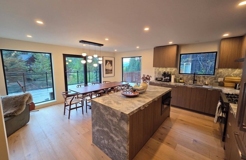 Whistler Creekside Casa | Beautifully Renovated & Fully Furnished 5 Bedroom, 4 Bathroom Home in Creekside