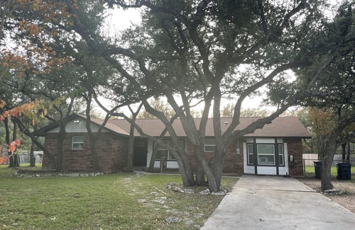 Leander Casa | Beautifully renovated home on quiet tree-lined street. Close to major amenities!