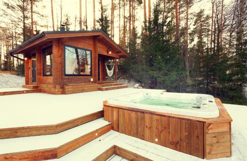 Salo Casa | Beautifully renovated lakeside red cottage