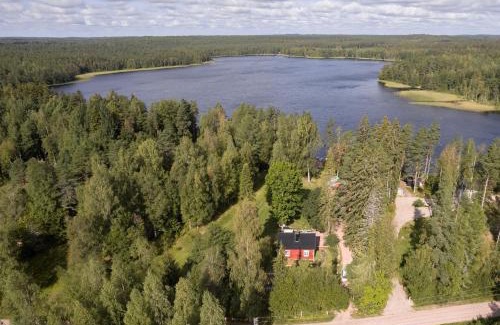Salo Casa | Beautifully renovated lakeside red cottage