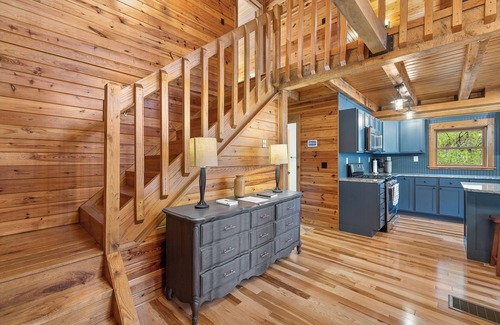 Deadwood Cabina | Beautifully Renovated Property Just off Highway Close to Trails and Lead!