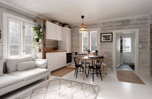 Salo Cabaña | Beautifully renovated red cottage by the lake