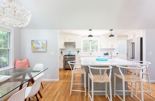 West Hyannisport Casa | Hermoso moderno 4B / 3Ba Oasis, nueva piscina, jacuzzi y patio, a pie de playa