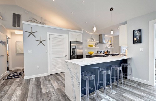 Clearwater Casa | Beautifully Renovated 3 Bedroom Home in Clearwater Community! WIFI, Community Pool, Tennis Court, and 2 miles to the beach!