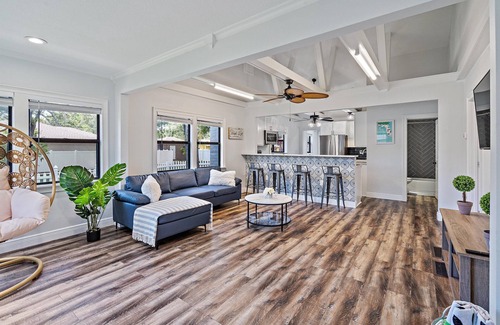 Gulfport Cabaña | Beautifully renovated beach cottage!