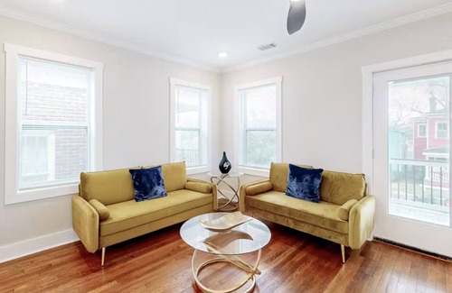 Eastside Casa | Beautifully renovated townhouse located in the charming city of Savannah, GA.