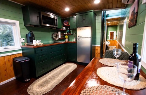 Golden Hills Casa | Beautifully Renovated Yellow Union Pacific Caboose, Tehachapi Overlooking Cable