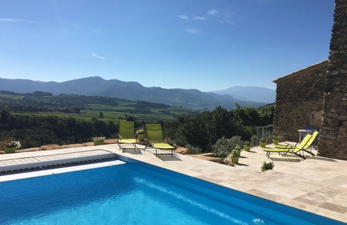 Vinsobres Casa | Granero de piedra bellamente restaurado con piscina propia / excelentes vistas a viñedos / Mont Ventoux