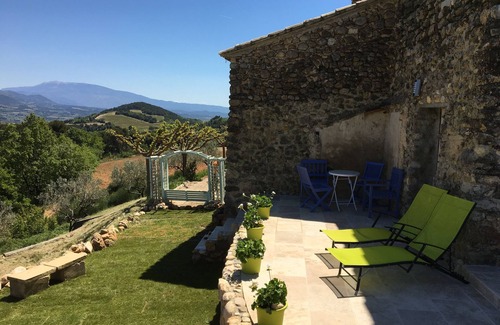 Vinsobres Casa | Granero de piedra bellamente restaurado con piscina propia / excelentes vistas a viñedos / Mont Ventoux