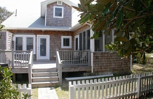 Ocracoke Casa | Bellamente restaurada casa de la isla ubicada entre Live Oaks