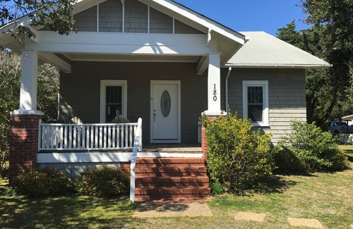 Ocracoke Casa | Bellamente restaurada casa de la isla ubicada entre Live Oaks