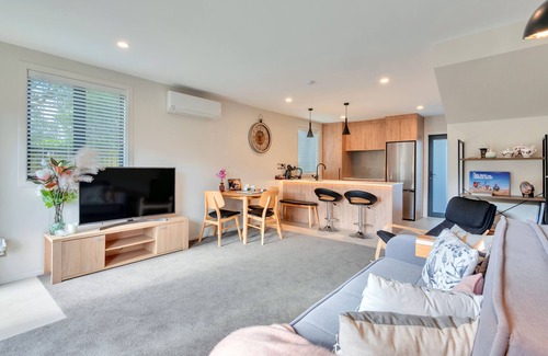 Newton Casa | Beautifully Styled 2BR w 2 Carparks & Aircon
