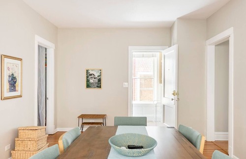 South Evanston Apartamento | Beautifully Styled Apartment in South East Evanston