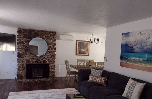 Garberville Casa | Beautifully styled contemporary home
