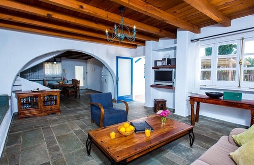 Pomos Villa | Villa bellamente decorada, piscina privada, bañera de hidromasaje, espectaculares vistas al mar, ¡en Pomos a 350 ma la playa!