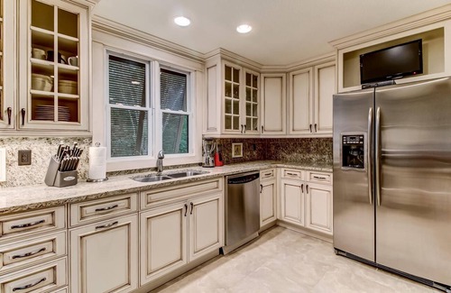 Amelia City Casa | Bellamente actualizado 3/2 Home en Summer Beach Steps from the Ocean