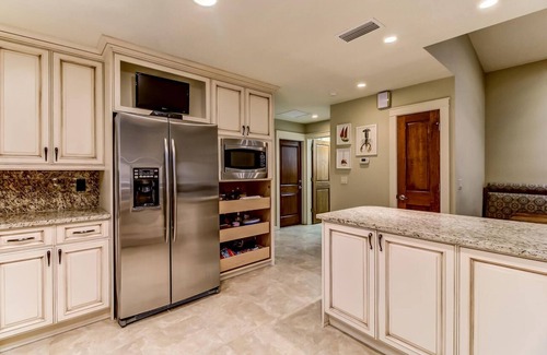Amelia City Casa | Bellamente actualizado 3/2 Home en Summer Beach Steps from the Ocean
