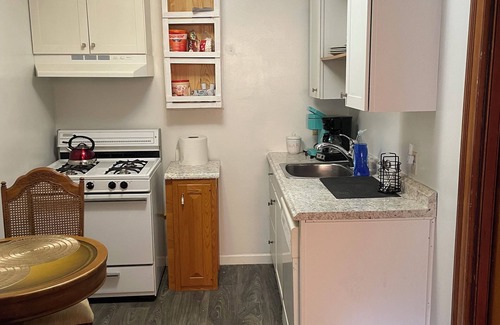 Erie Apartamento | Beautifully updated and spacious 1 Bedroom Apt.