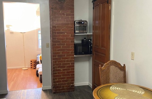 Erie Apartamento | Beautifully updated and spacious 1 Bedroom Apt.