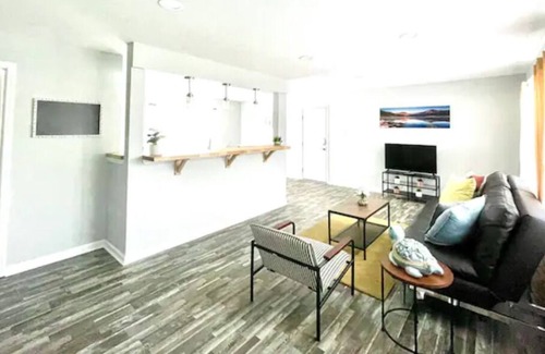 Greenwood Casa | Beautifully Updated in Greenwood, 15 min to Indy!