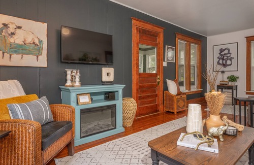 Forest City Casa | Beautifully updated cottage nestled in downtown Forest City!
