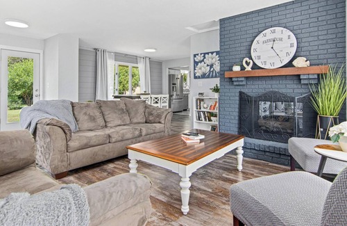 Forest Lake Casa | Beautifully updated home with lakeview of Forest Lake