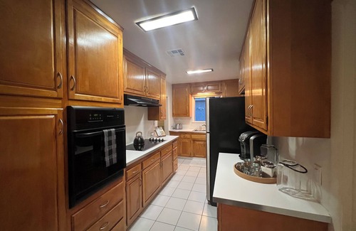 Toluca Woods Casa | Beauty and Grace 1938 One Bedroom
