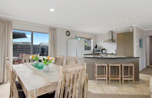 Ruakaka Casa | Beauty on Bream Bay - Ruakaka Holiday Home