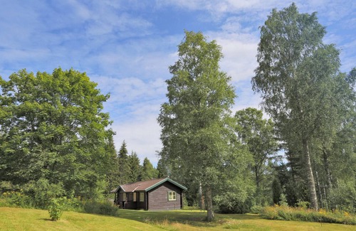 Åmål Casa | CASA DE VACACIONES SÓLIDA Y CONFORTABLE, INCL. CANOA, BARCO MOTOR