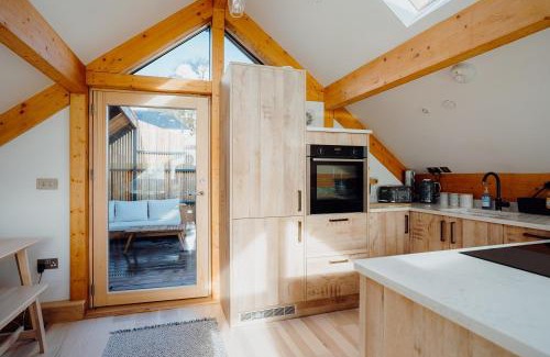Tenby Villa | Beavers Lodge. Luxury Property with Hot Tub